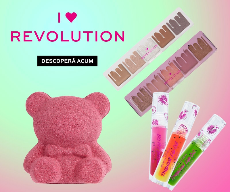 Produse cosmetice I Heart Revolution – palete de farduri, uleiuri de buze tropicale și bombă de baie în formă de ursuleț pe fundal pastel.